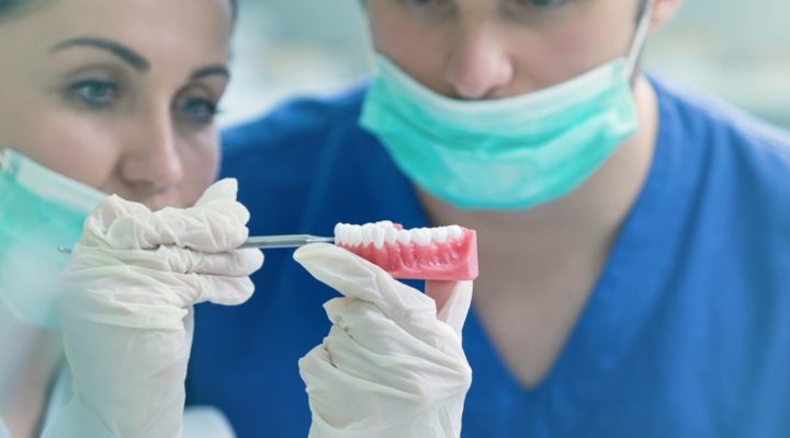 Próteses adesivas : Alternativas aos Implantes Dentários